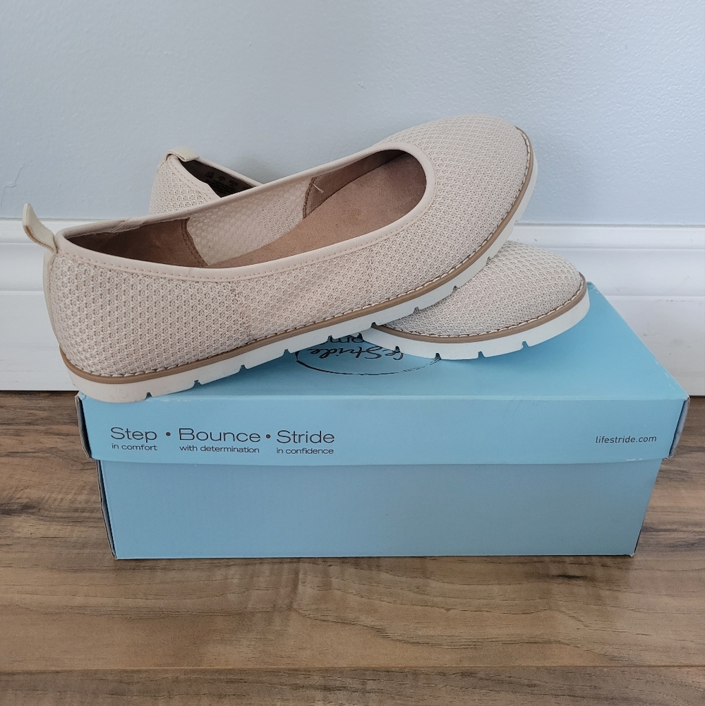 Lifestyle Ladies New Almond Ursa Flat Knitted shoe, Size 10(US)